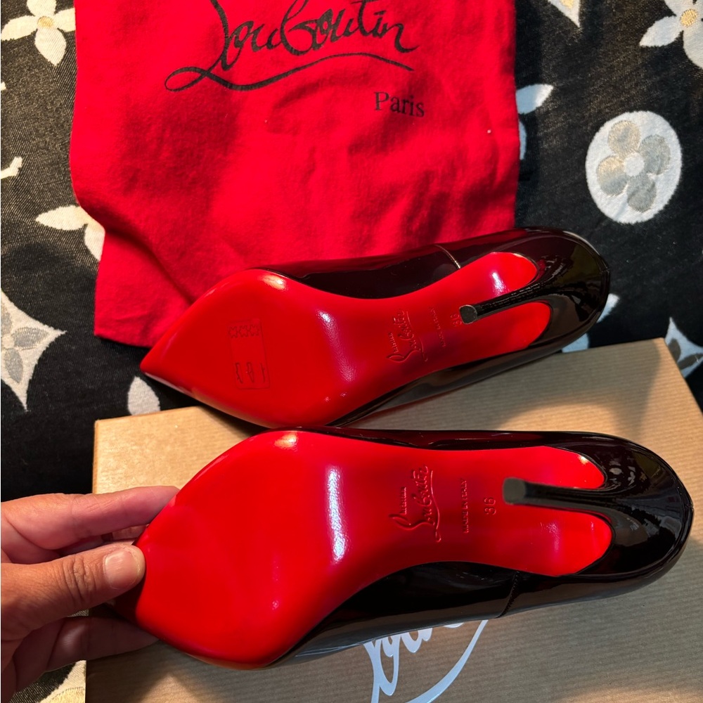 Christian Louboutin Elegant Black and Red Heels - Picture 4 of 10